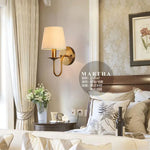 Luminária de Parede Elegante em Tecido e Ferro